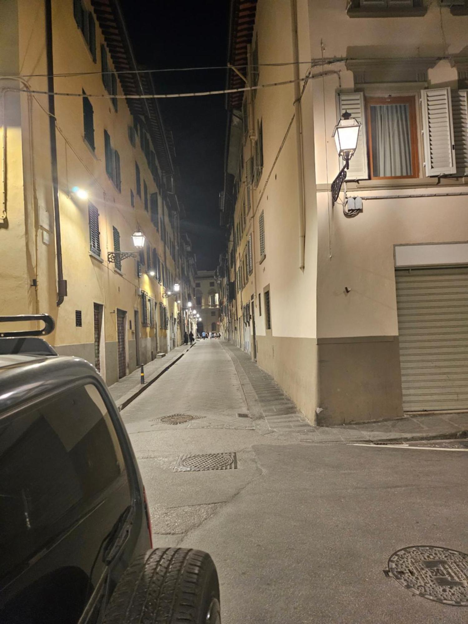 Very Central-100Mt From Central Train Station Florence Exterior photo